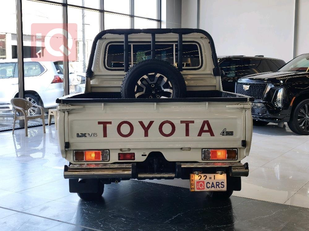 تويوتا لاند كروزر 70 بيك اب